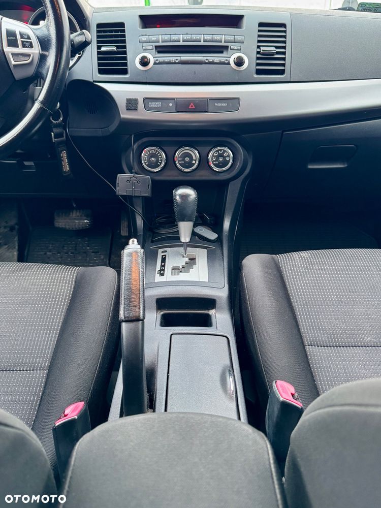 Mitsubishi Lancer 1.8 Invite CVT - 10