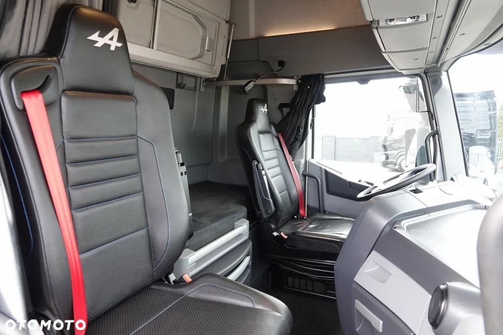 Renault T 520 / RETARDER / SKÓRY / LIMITED / TEAM ALPINE 55/99 - 35