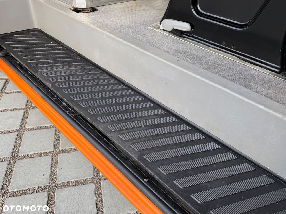 Volkswagen CRAFTER 6 osób Brygadówka - 34