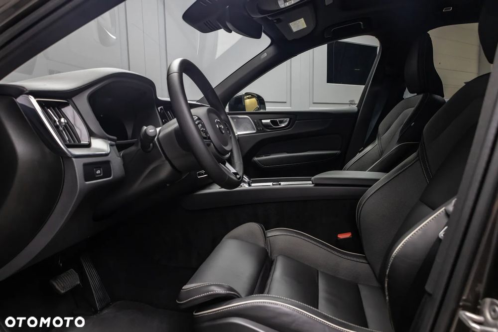 Volvo XC 60 B5 B AWD Ultimate Dark - 15