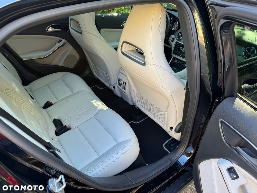Mercedes-Benz GLA 250 4Matic 7G-DCT AMG Line - 28