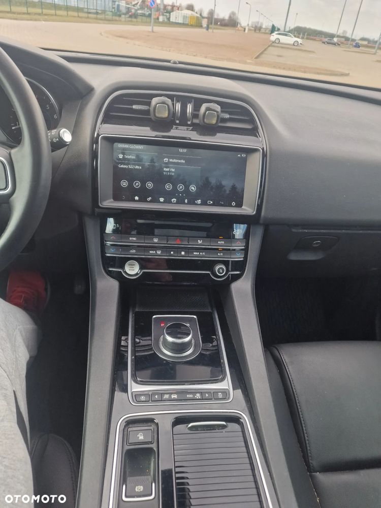 Jaguar F-Pace 2.0 i4P AWD R-Sport - 10