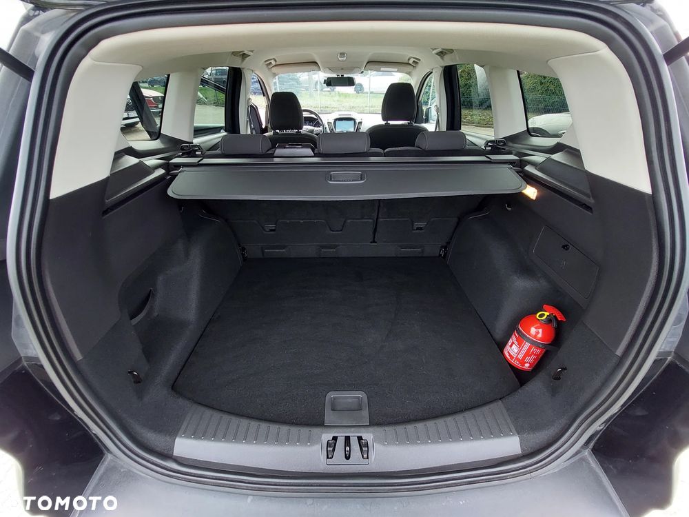 Ford Kuga 2.0 TDCi 2x4 Titanium - 16