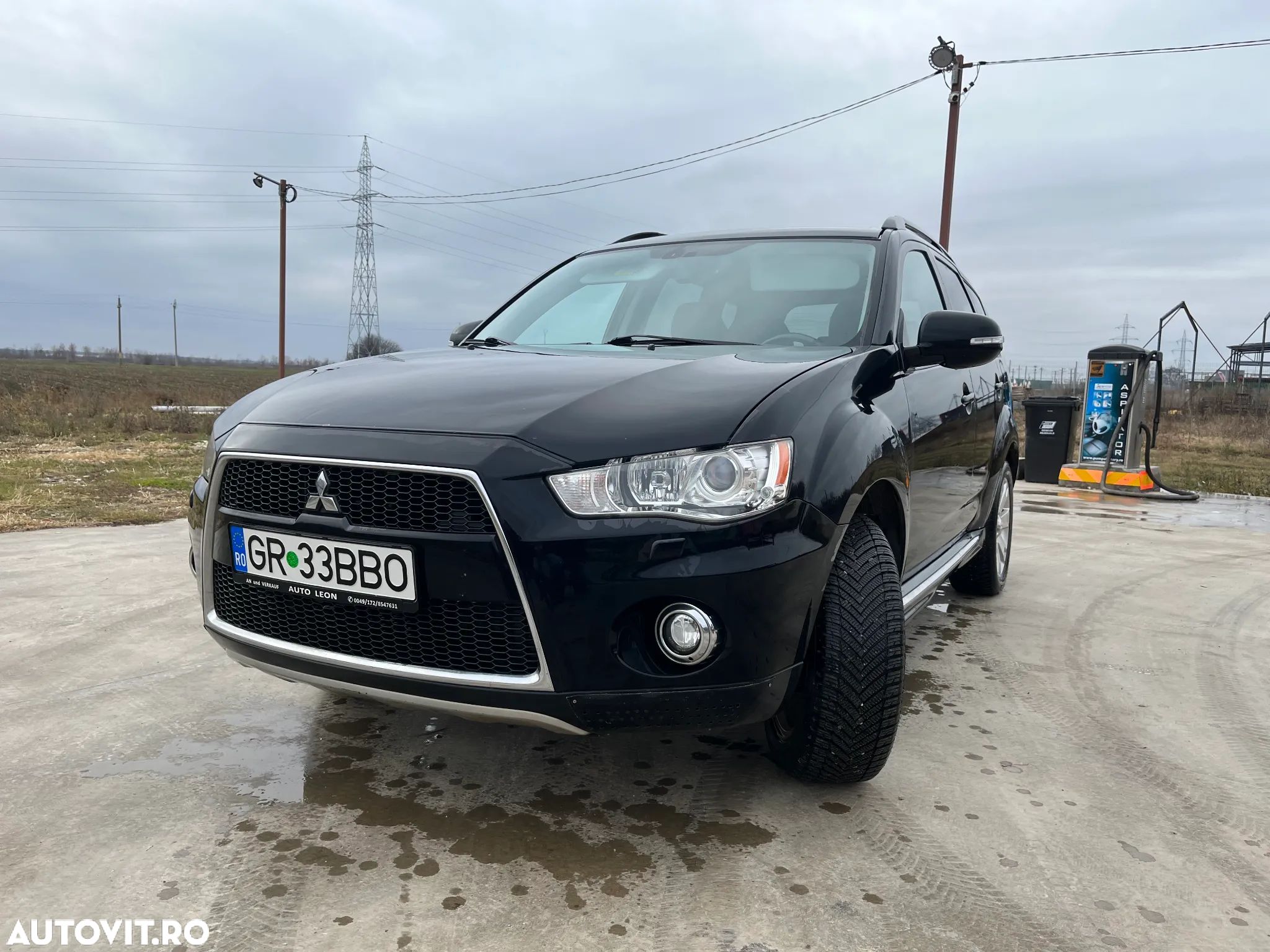 Mitsubishi Outlander - 1