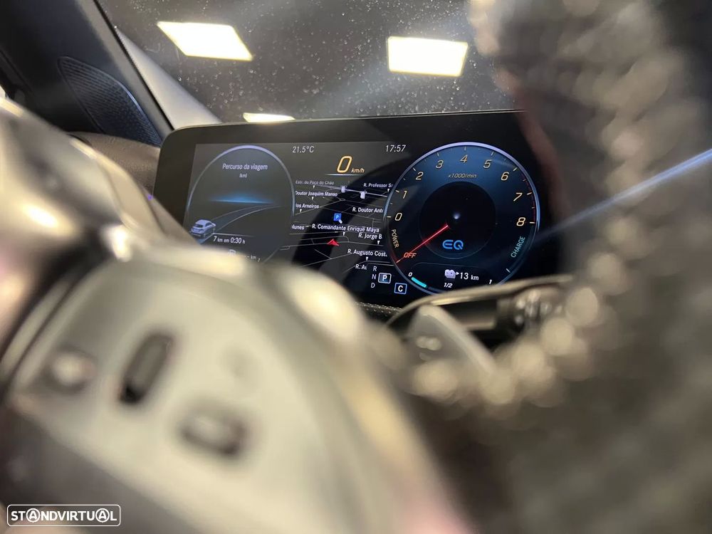 Mercedes-Benz A 250 e 8G-DCT AMG Line - 26