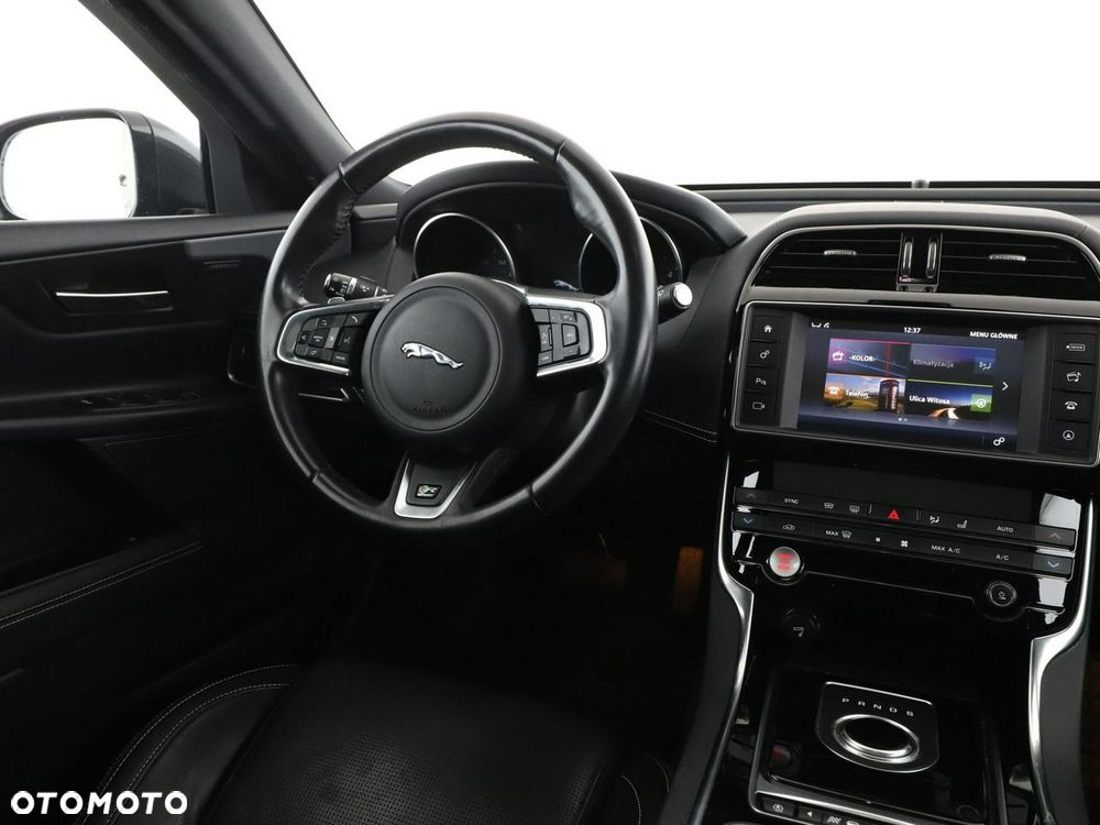 Jaguar XE 20d R-Sport - 17