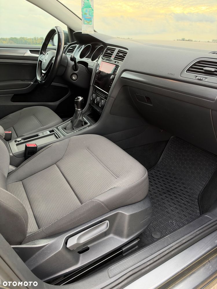 Volkswagen Golf - 16
