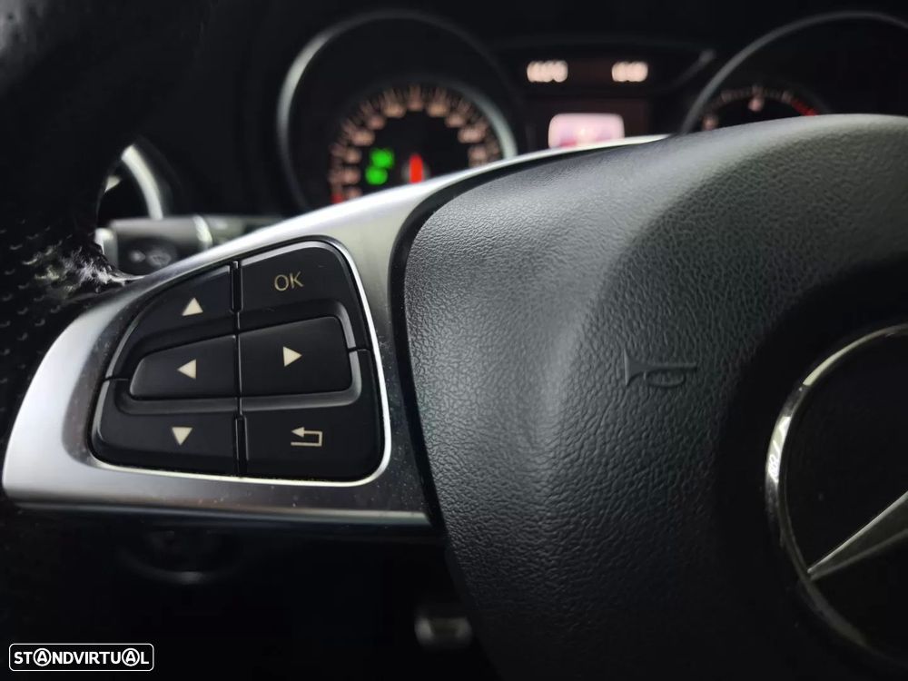 Mercedes-Benz A 180 d AMG Line - 24