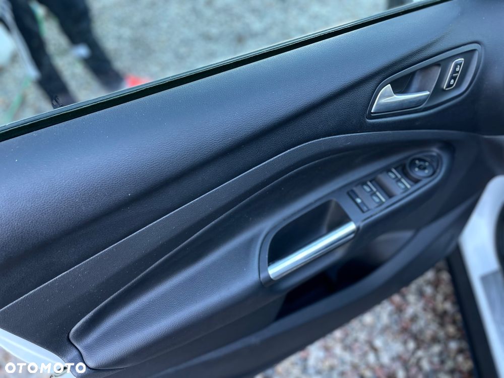 Ford Kuga 2.0 TDCi 2x4 Titanium - 29