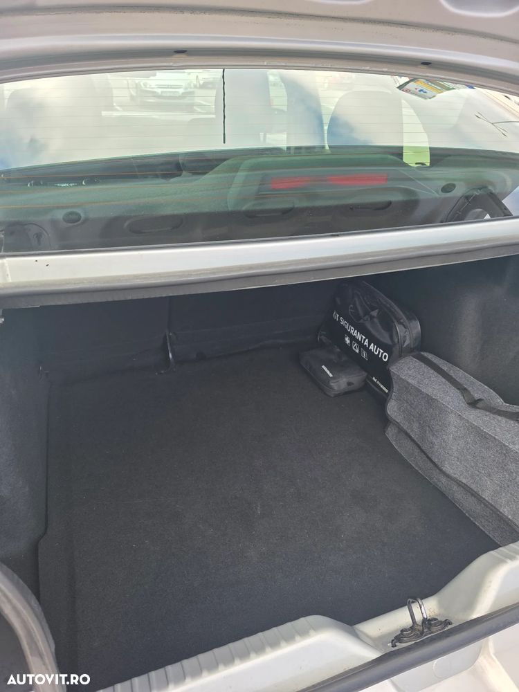 Dacia Logan ECO-G 100 Essential - 11