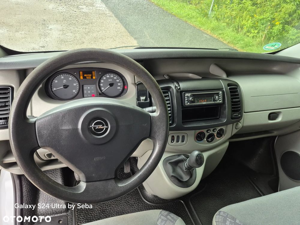 Opel Vivaro - 11