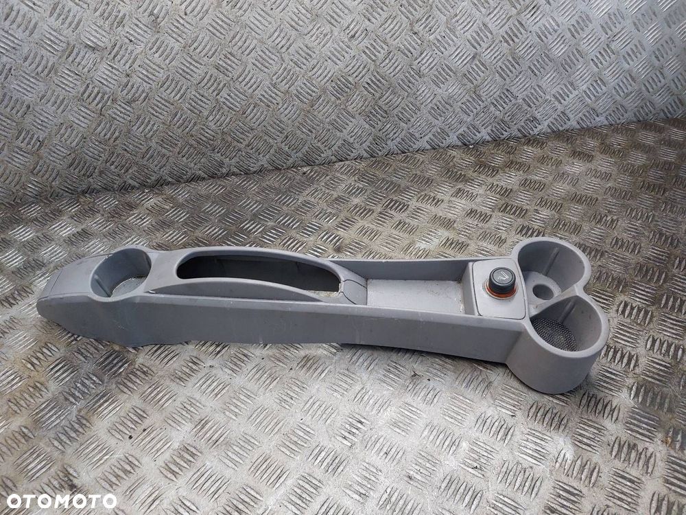 TUNEL ŚRODKOWY GNIAZDO ZAPALNICZKI FIAT PANDA II 735336465 735339972 - 2