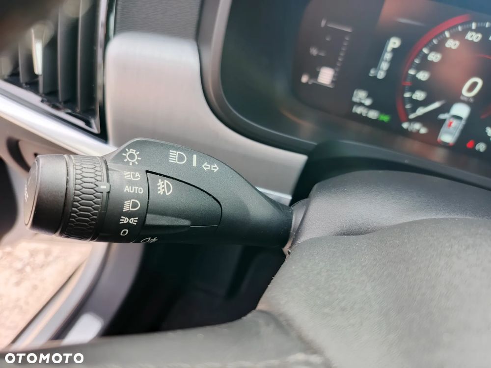 Volvo V90 D5 AWD Momentum - 27