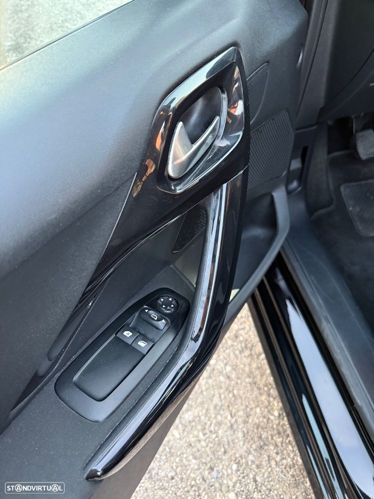 Peugeot 208 1.2 PureTech Style - 12