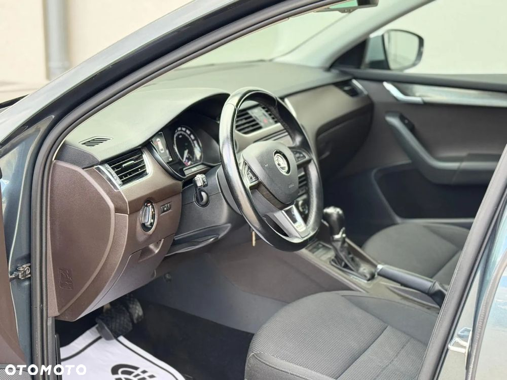 Skoda Octavia Scout 2.0 TDI 4x4 DSG - 29