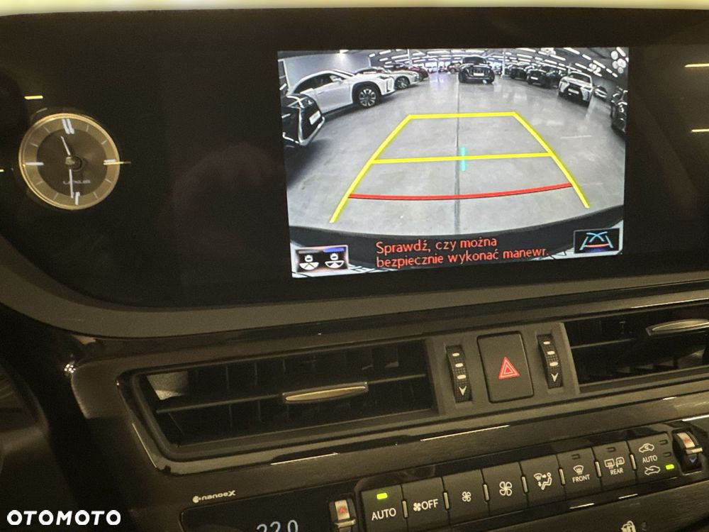 Lexus ES 300h Business Edition - 22