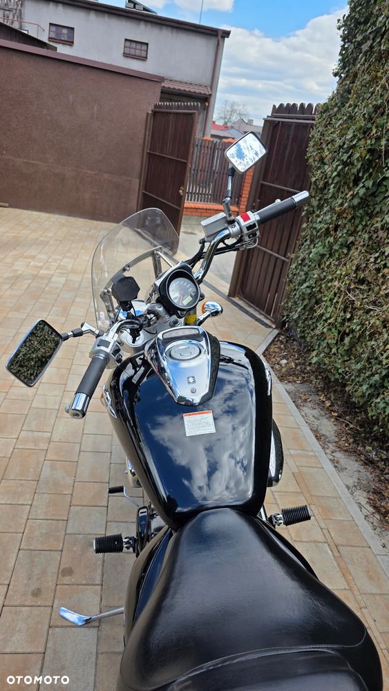 Suzuki Intruder - 32