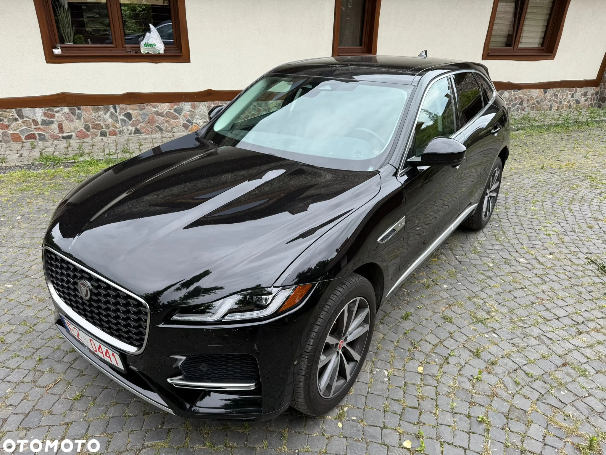 Jaguar F-Pace P250 AWD R-Dynamic Black - 12
