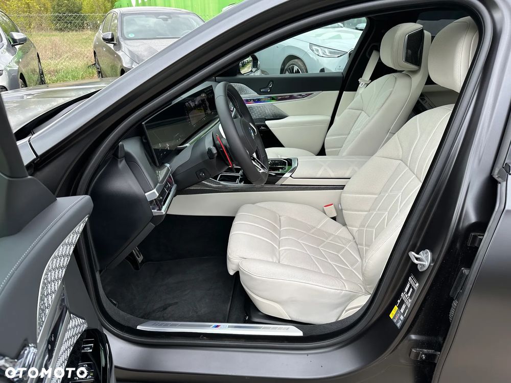 BMW Seria 7 M760e PHEV xDrive Individual Edition sport - 6