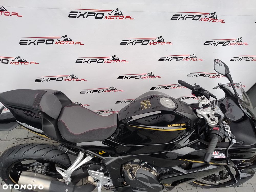 QJMOTOR SRK 800RR - 30