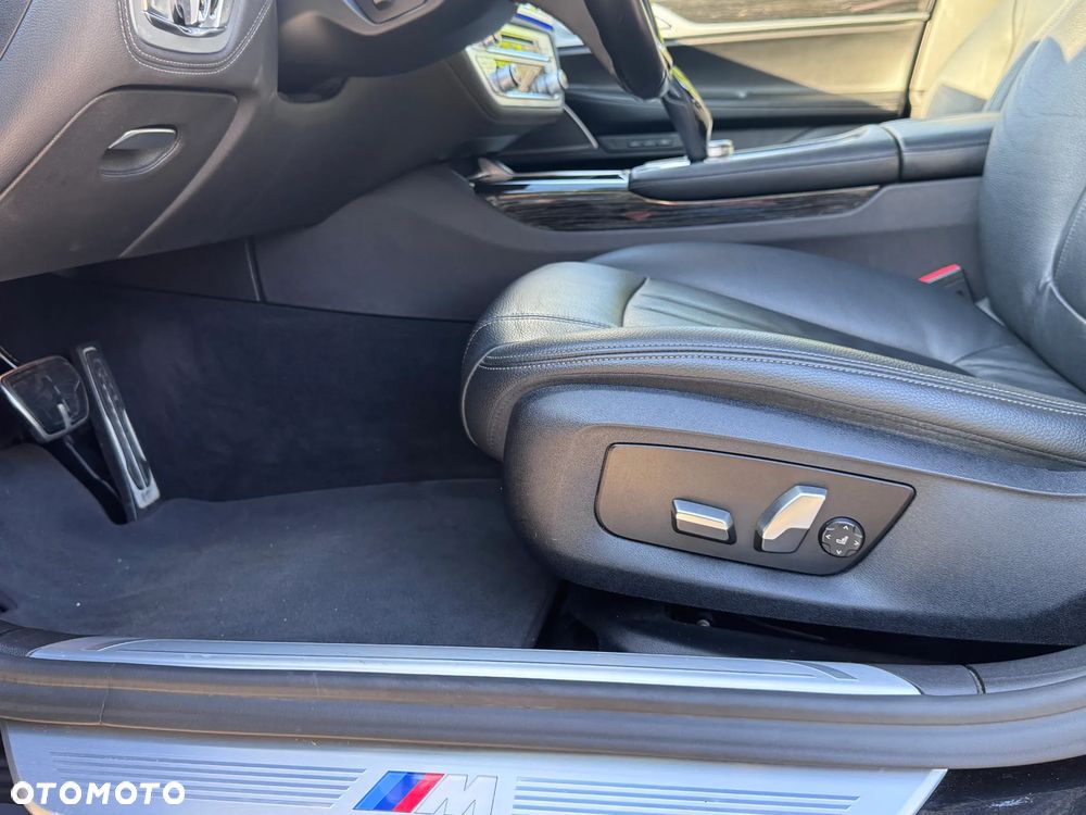 BMW Seria 7 740i - 36