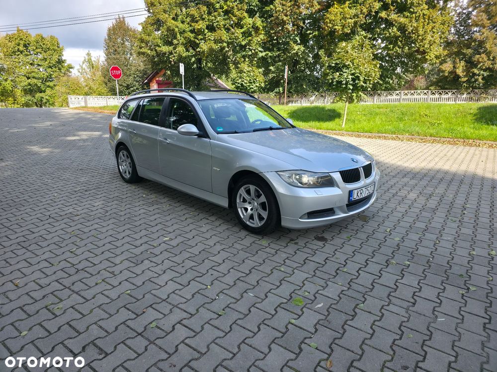 BMW Seria 3 318i Touring - 3