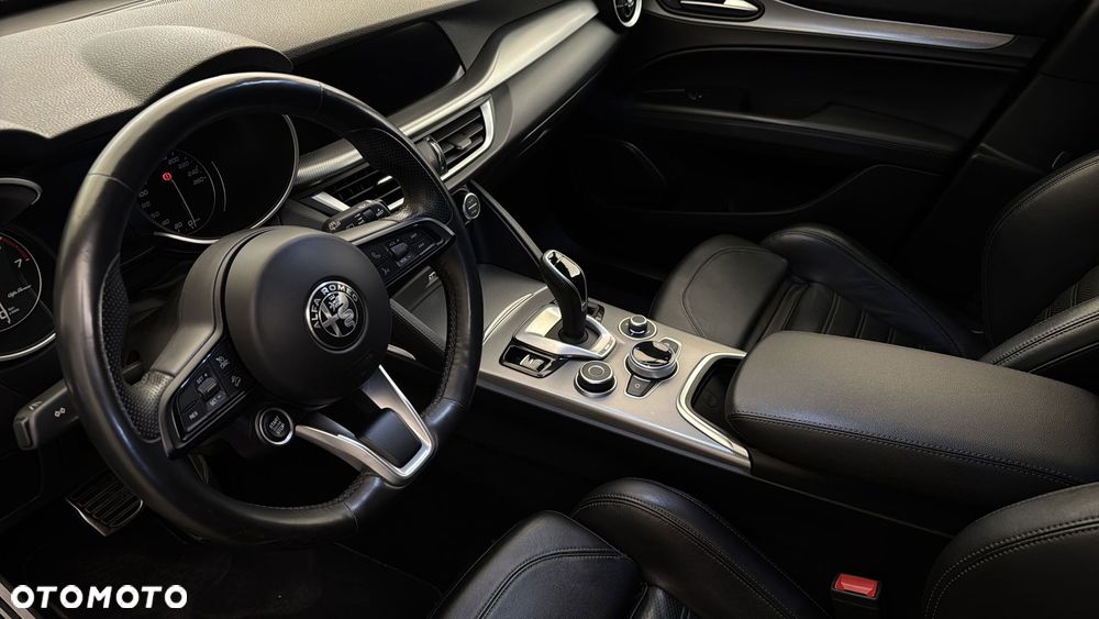 Alfa Romeo Stelvio 2.0 Turbo Veloce Q4 - 10
