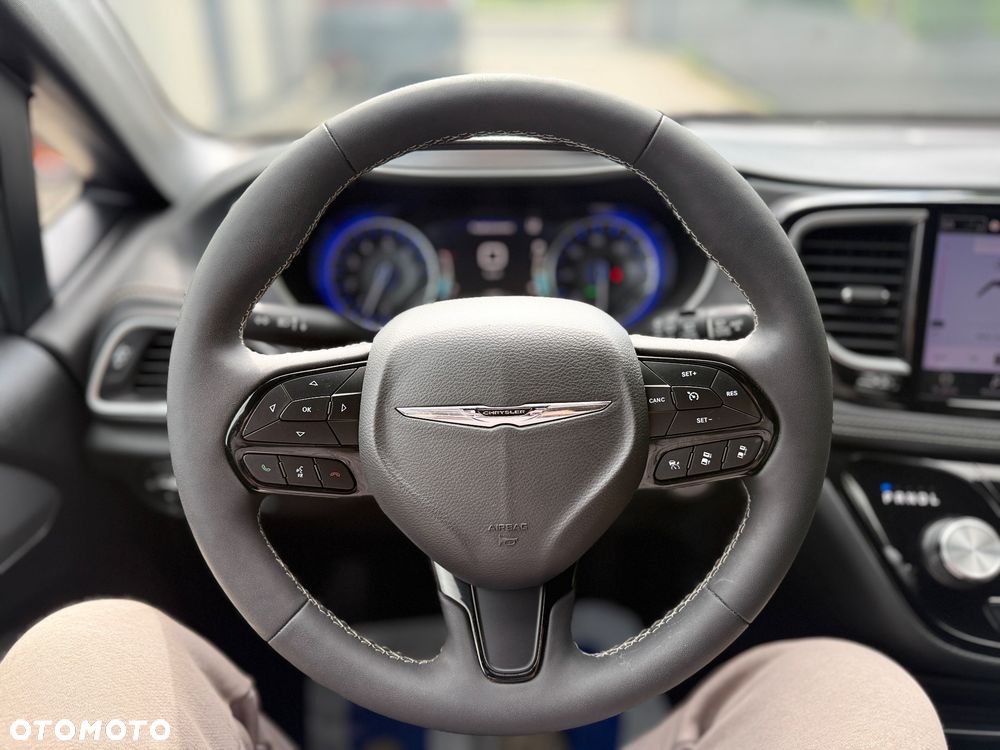 Chrysler Pacifica - 21