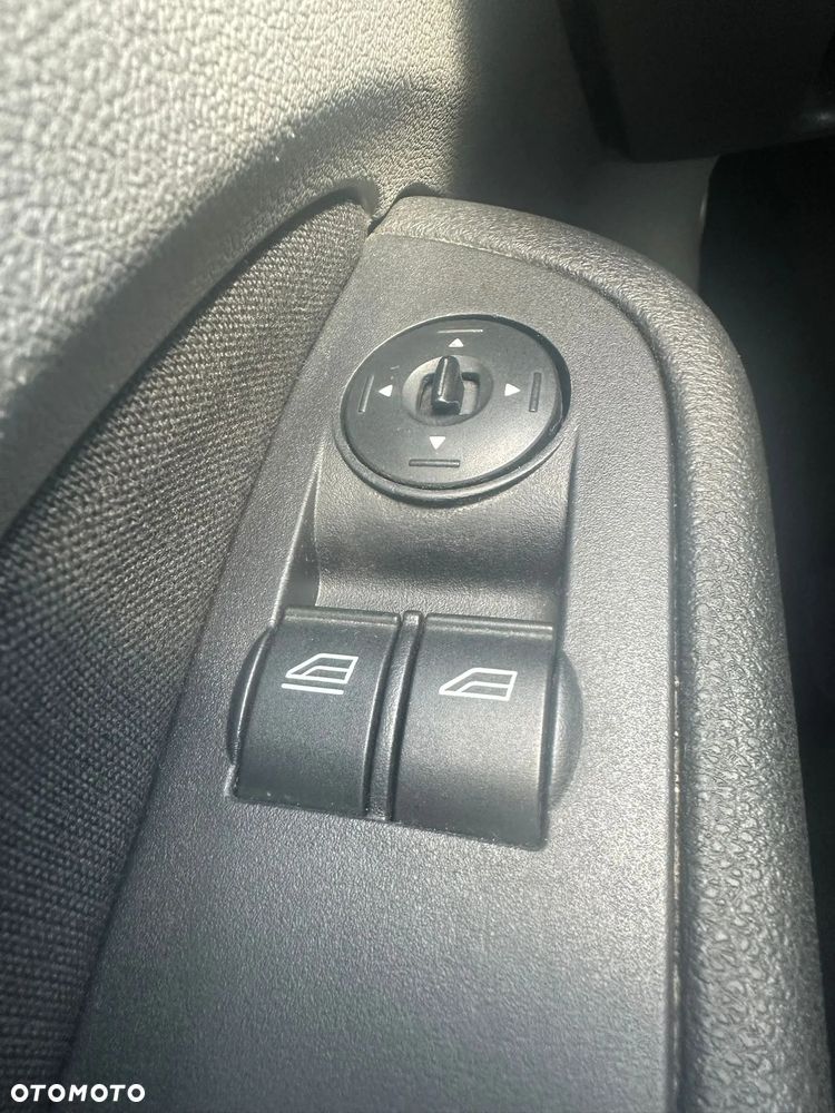 Ford Focus 1.6 TDCi Ghia - 8