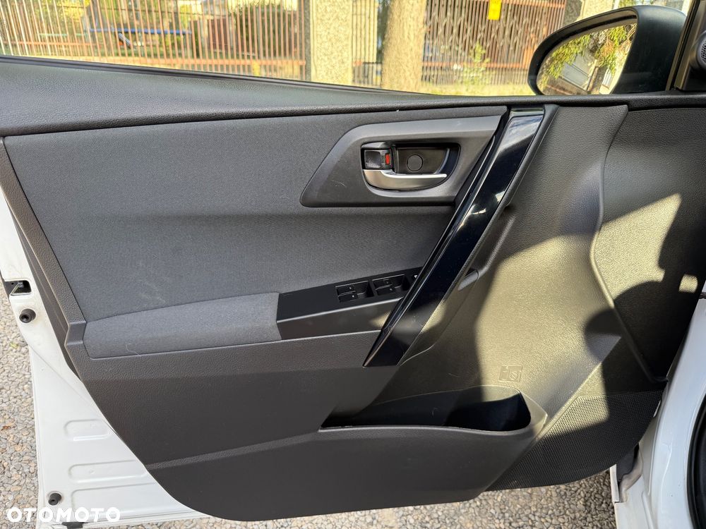 Toyota Auris 1.6 D-4D Executive - 11