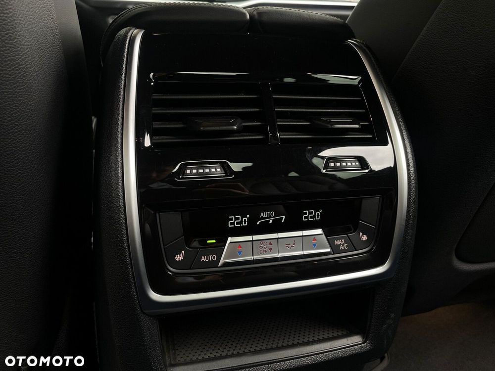 BMW X7 - 26