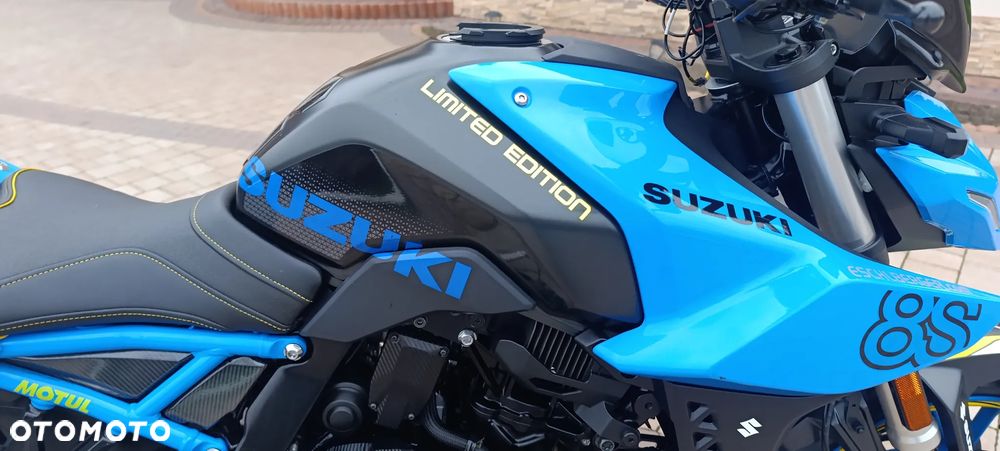 Suzuki GSX - 27