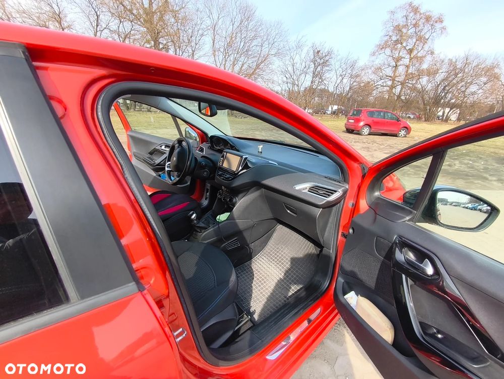 Peugeot 208 82 PureTech Style - 6