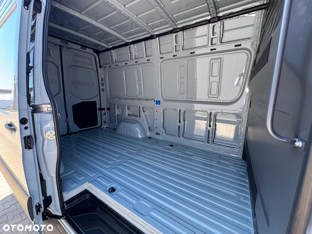 Mercedes-Benz Sprinter - 20
