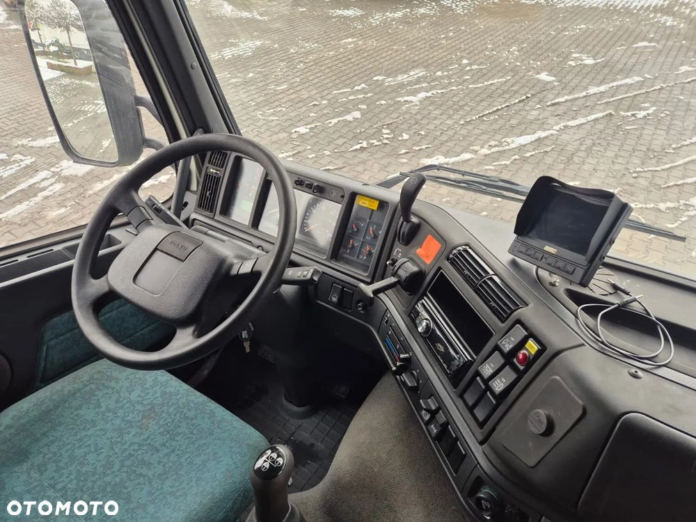 Volvo FM 7 / DO PRZEWOZU BYDŁA I KONI / 5 MIEJSC / POMIESZCZENIE MIESZKALNE / 1 WŁ / SUPER STAN / NIE ZAWODNE VOLVO / OKAZJA RYNKOWA! - 23