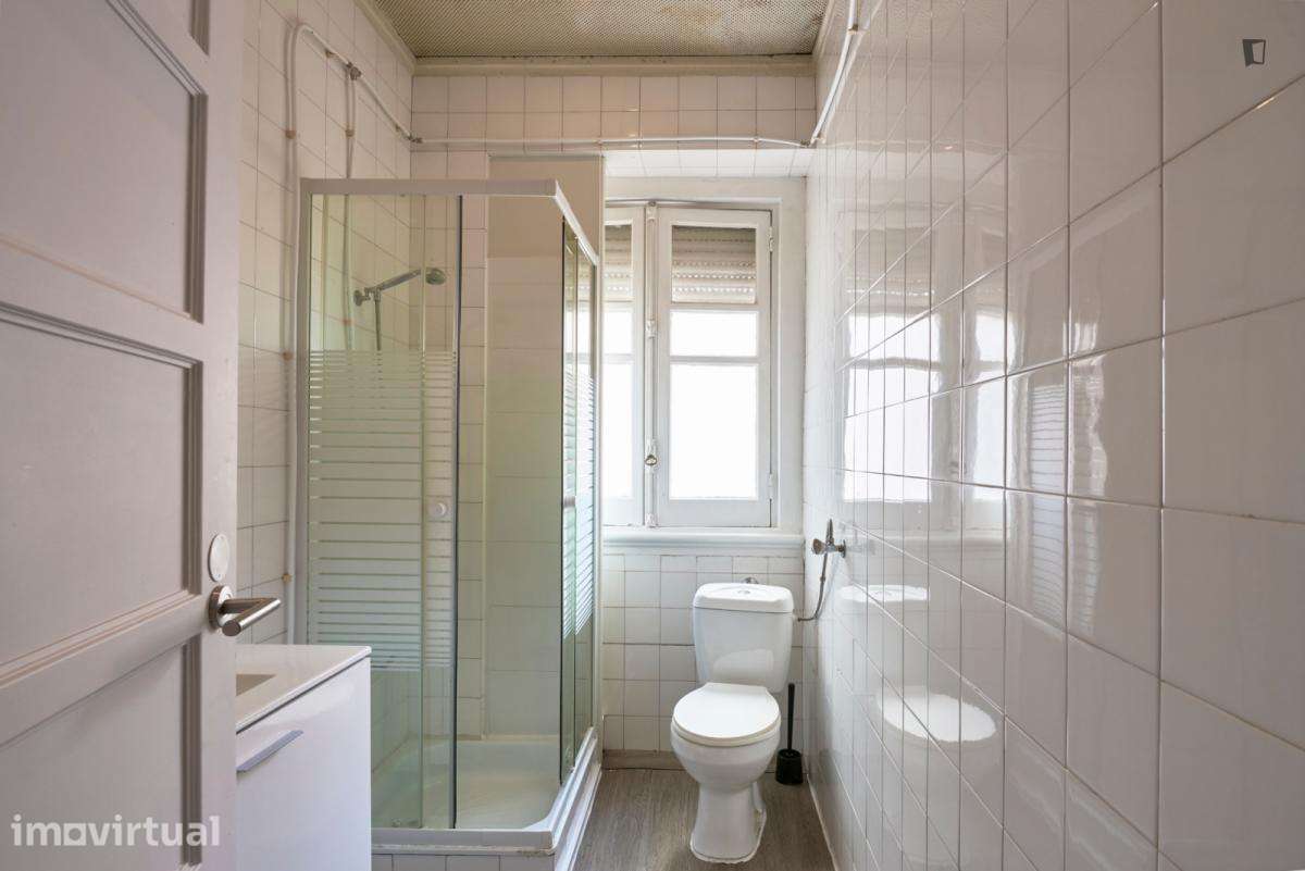 Quarto - localizado em Marquês de Pombal Lisbon - Grande imagem: 3/52