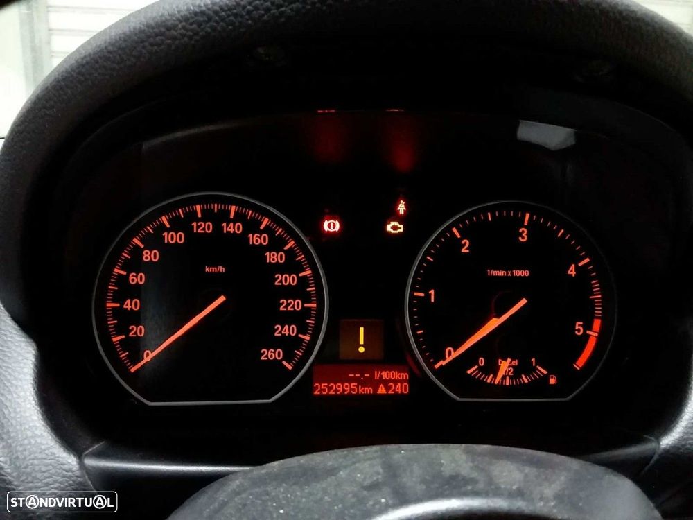 QUADRANTE BMW SERIE 1 BERLINA (E81/E87) 120D - 7