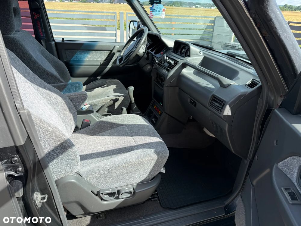 Mitsubishi Pajero - 12