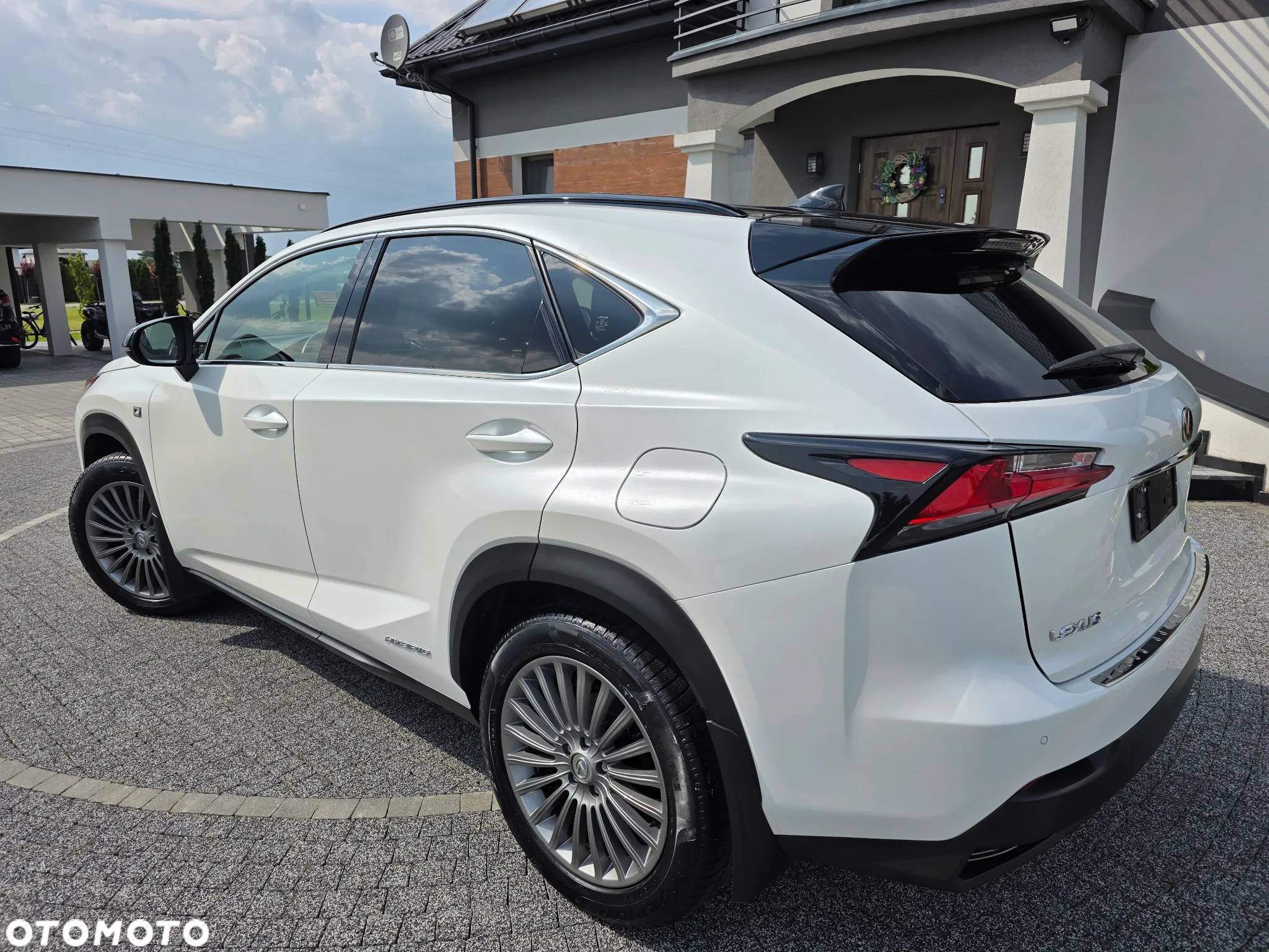 Lexus NX 300h E-FOUR F SPORT - 11