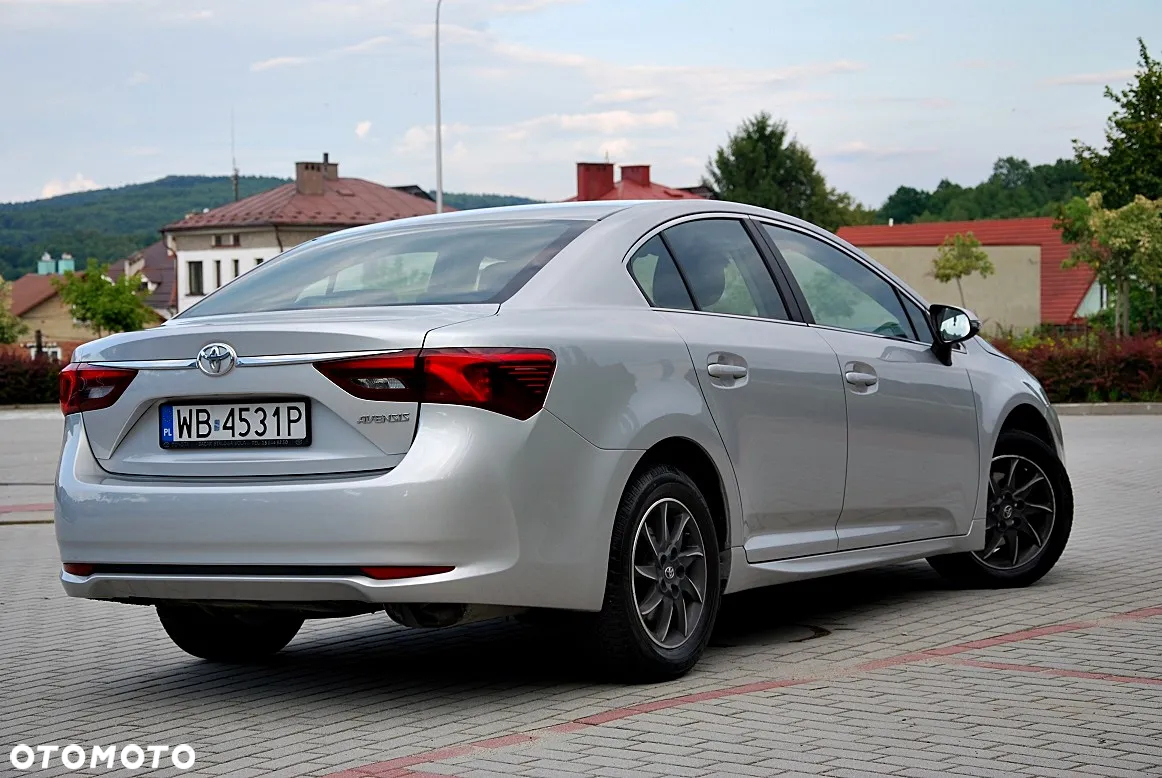 Toyota Avensis 1.8 Active - 13