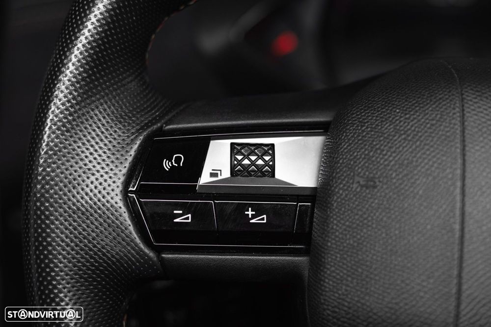 DS DS3 Crossback E-TENSE PERFORMANCE LINE - 16