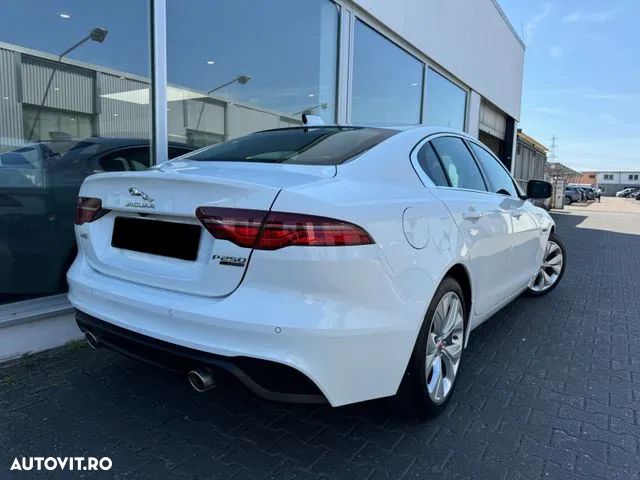 Jaguar XE - 5