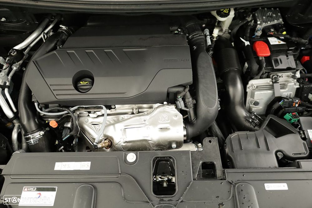 Peugeot 3008 1.6 Hybrid Allure e-EAT8 - 24