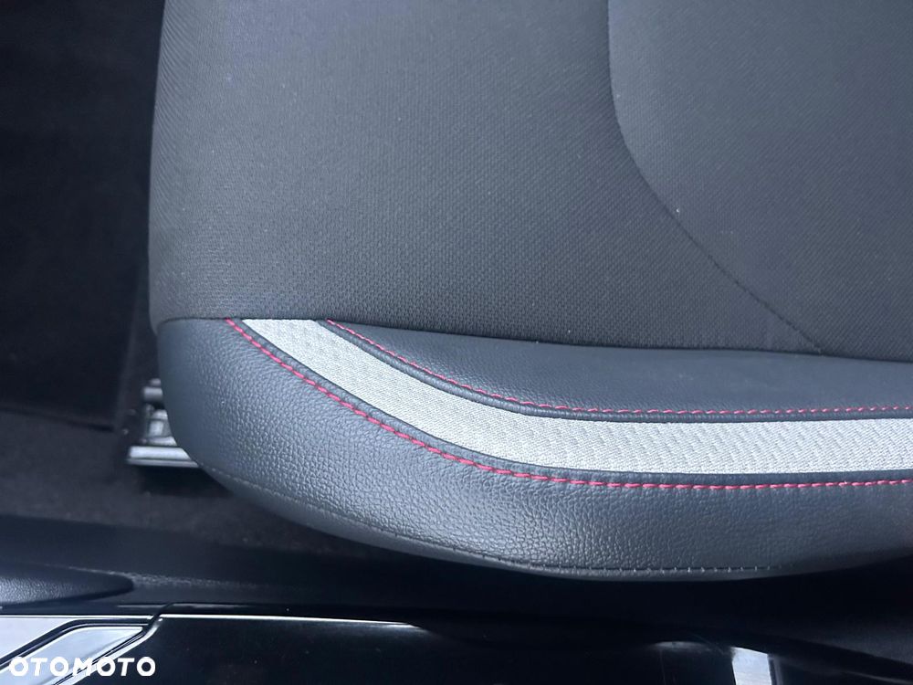 Toyota Corolla 2.0 Hybrid GR Sport Dynamic - 28