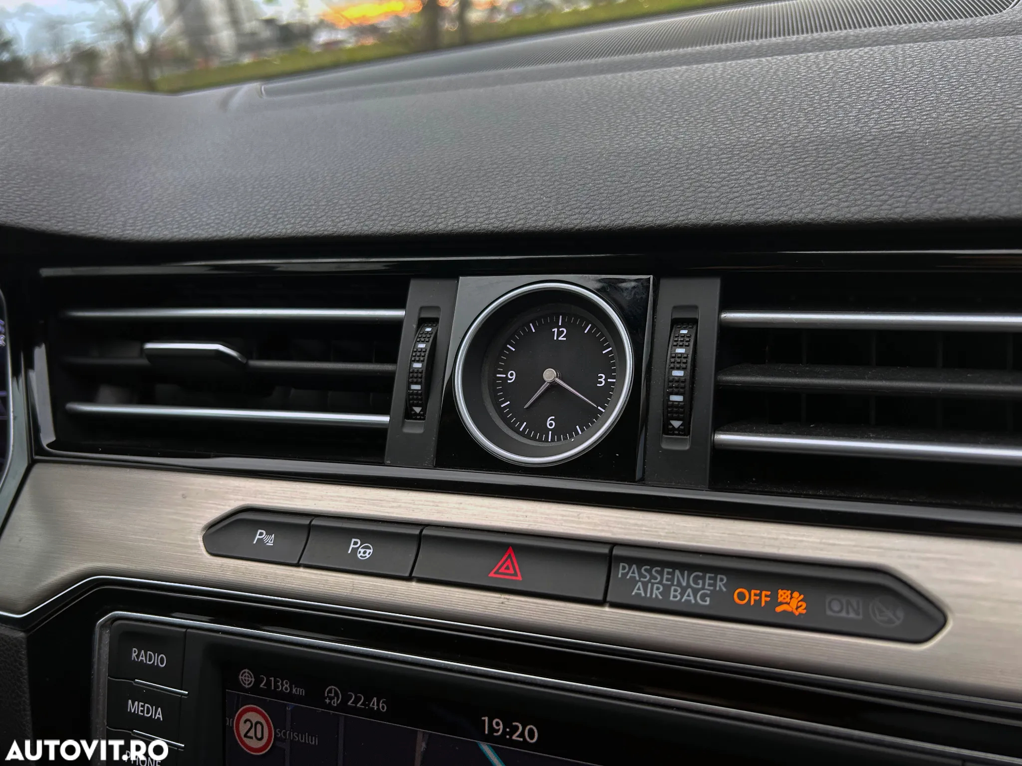 Volkswagen Passat Variant 2.0 TDI SCR DSG Highline - 19