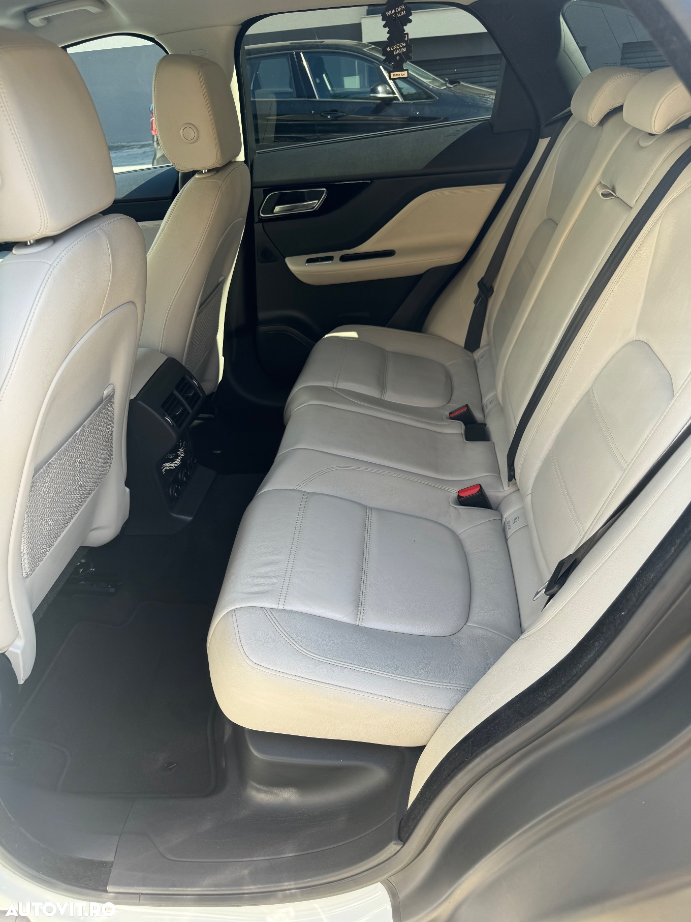 Jaguar F-Pace 20d AWD Pure - 6