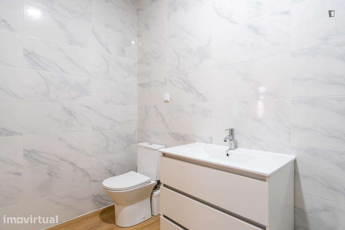 Quarto - localizado em Alcântara Lisbon - Grande imagem: 2/24