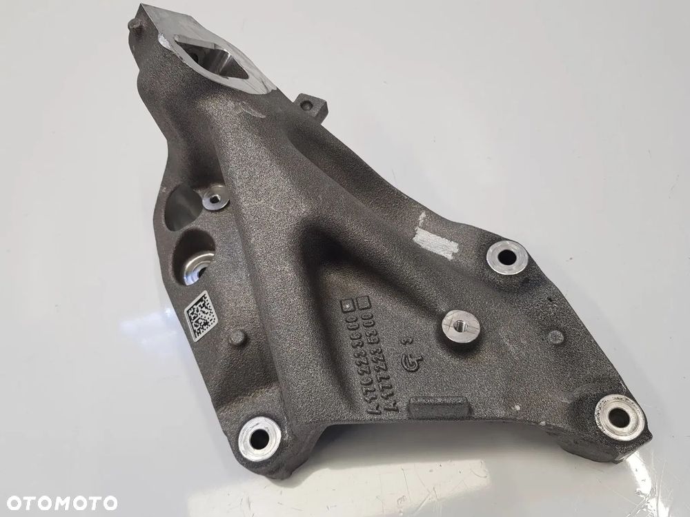 Łapa mocowanie wspornik poduszka silnika MERCEDES 4.0L V8 C63 A1762233600 - 3