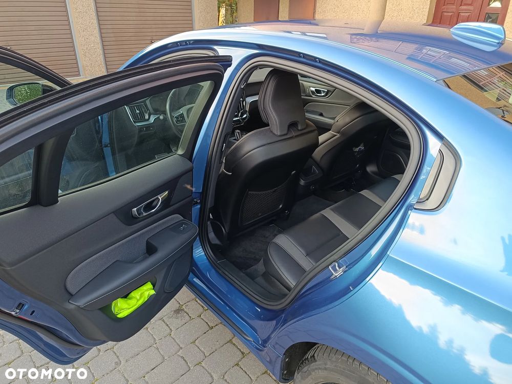 Volvo S60 B4 B R-Design - 12