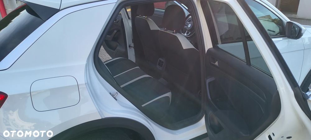 Volkswagen T-Roc - 17